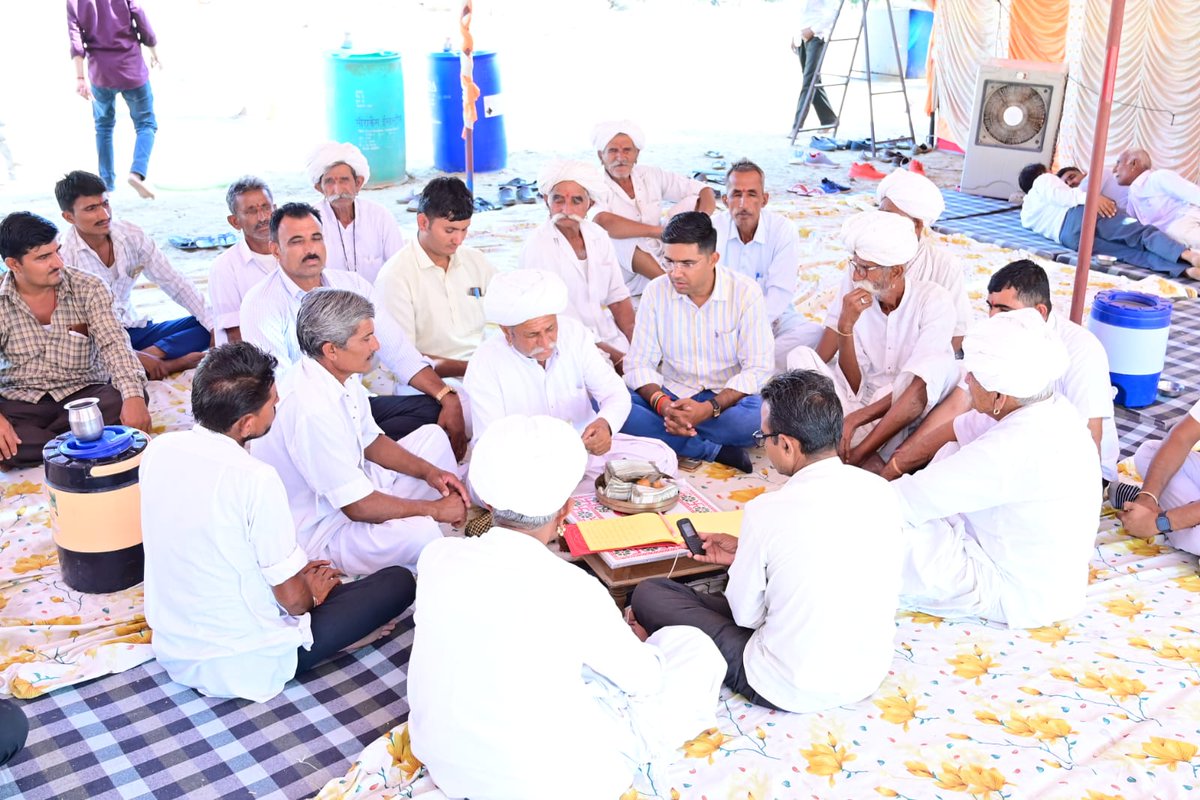 NarpatRajBarmer's tweet photo. गुड़ामालानी विधानसभा क्षेत्र के ग्राम पंचायत मिठीबेरी में ओमप्रकाश पोटलिया के विवाह समारोह में शामिल हुआ। #Gudamalani #Adel #Mithiberi https://t.co/rkWkfOmbDv
