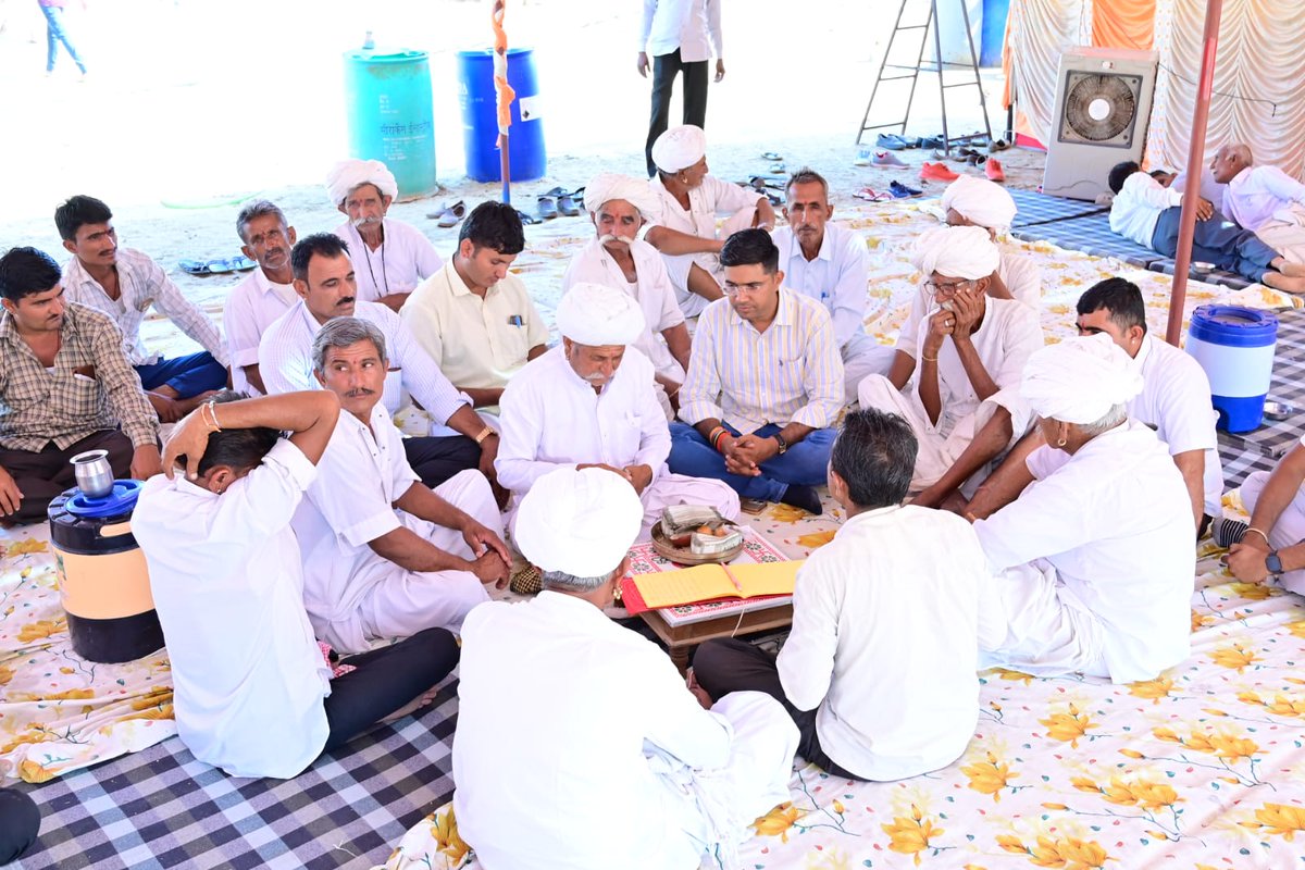 NarpatRajBarmer's tweet photo. गुड़ामालानी विधानसभा क्षेत्र के ग्राम पंचायत मिठीबेरी में ओमप्रकाश पोटलिया के विवाह समारोह में शामिल हुआ। #Gudamalani #Adel #Mithiberi https://t.co/rkWkfOmbDv