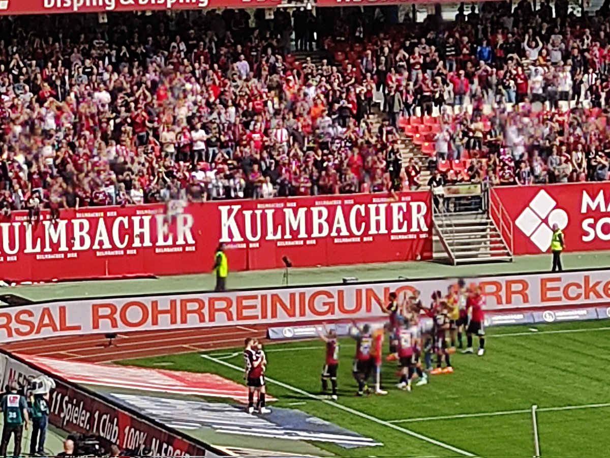 clubgefluester's tweet photo. OMG 😱! Wie immer #Zittern bis zum Schluss. Und in der Nachspielzeit trifft #Duah und macht das 2:0 für den #fcn.
Ein sooooooooo wichtiger #Heimsieg und danach einfach nur #Jubel.
#fcnf95 https://t.co/vR0UW7xukk