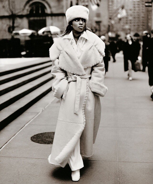 CoededMarshall's tweet photo. Mary J. Blige, 1997 👑 https://t.co/6BaU8J5pUC