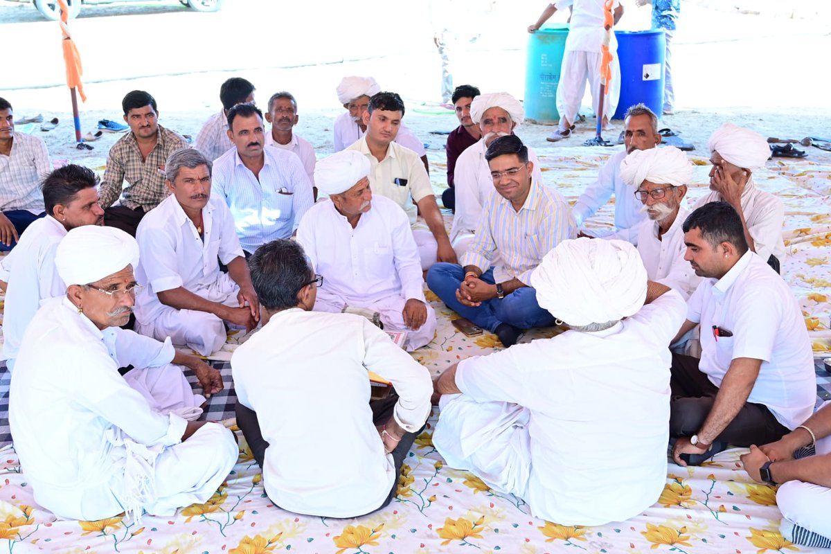 NarpatRajBarmer's tweet photo. गुड़ामालानी विधानसभा क्षेत्र के ग्राम पंचायत मिठीबेरी में ओमप्रकाश पोटलिया के विवाह समारोह में शामिल हुआ। #Gudamalani #Adel #Mithiberi https://t.co/rkWkfOmbDv