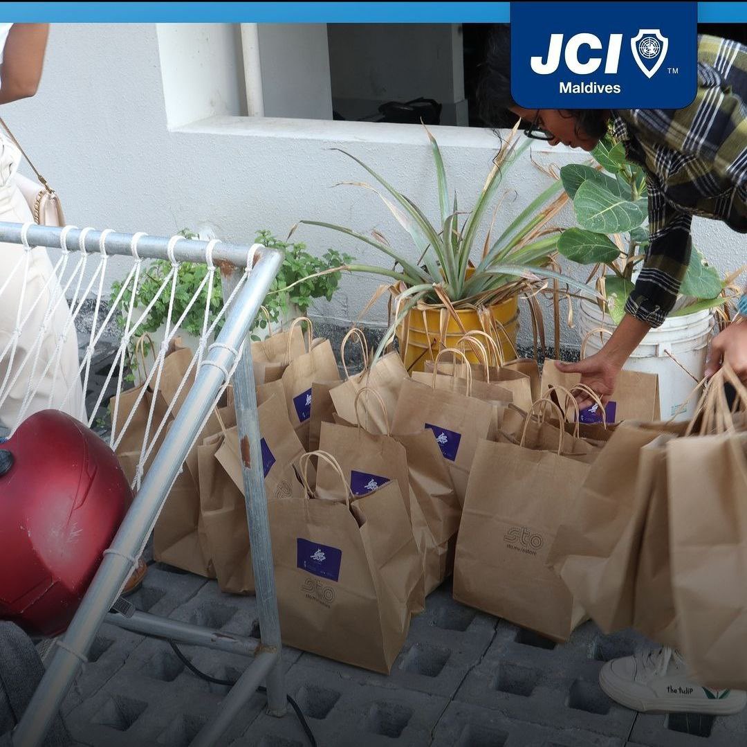 JCI Maldives in partnership with Aanmunge Ekuveri Gulhun @AEG_Mv distributed the @stoplc  #stoeidhadhiya to residents of Hulhumalé phase 2 near the Hiyaa flat towers.