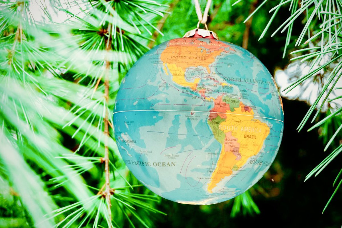 Happy Earth Day! Did you know renting holiday decor can reduce waste, conserve resources &amp; even save money?

Let's work together to keep the planet beautiful! 🌍♻️

#EarthDay #Christmas #HolidayDecor #Rent #Reuse #Recycle #SustainableLiving #ReduceWaste #ProtectThePlanet