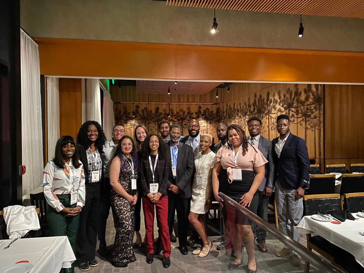 Howard alumni dinner featuring the many faces from our journal club! So nice to finally chat and laugh in person! #AANS2023 #Neurosurgery #MedTwitter #neurotwitter