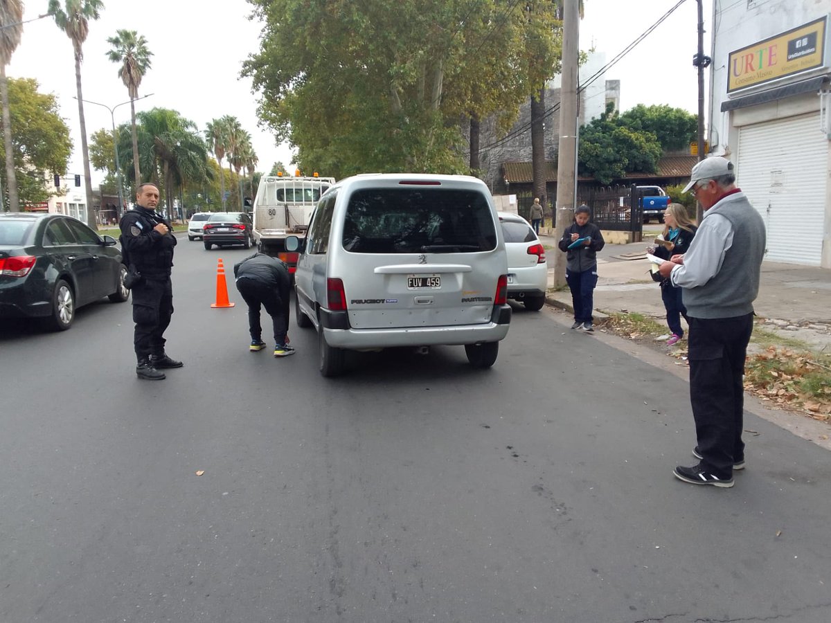 jorcel2001's tweet photo. Buen día.  Remisión vehículo remis ilegal aplicación uber. https://t.co/8owMxx1Y0S