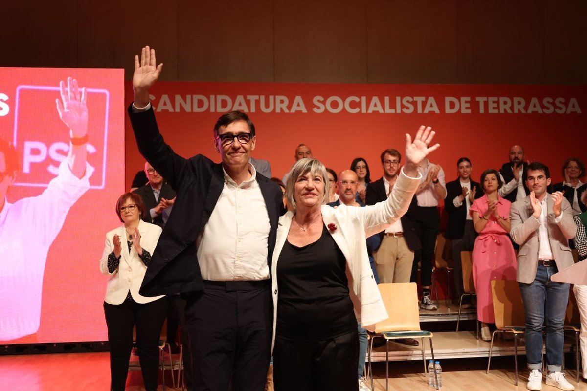 EvaCandelaLopez's tweet photo. 🌹 Els i les socialistes estem preparats per posar Terrassa en marxa de nou. Gràcies per acompanyar-me avui a la presentació del nostre projecte per la ciutat! 

Si creieu, com jo, que a Terrassa cal un canvi, compto amb vosaltres! ❤️

#AlcaldessaEvaCandela #Terrassa https://t.co/OoxZkyiobU