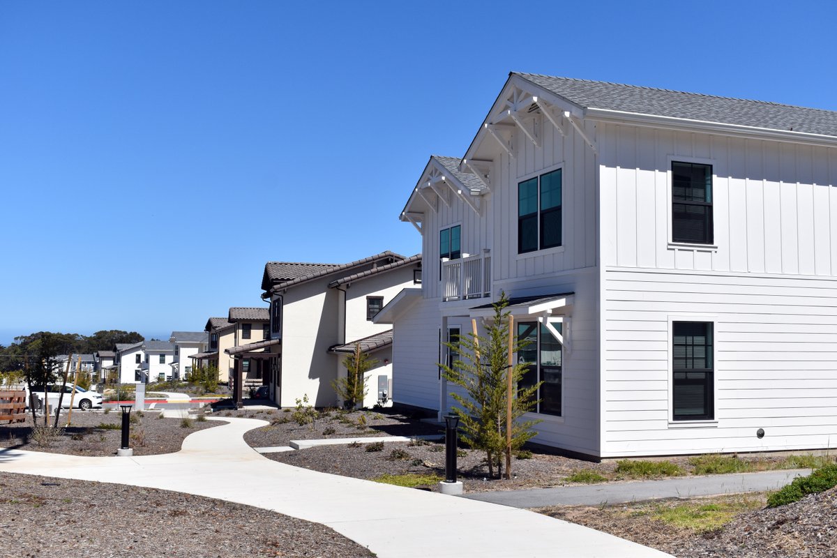USArmy's tweet photo. Saving energy and water, 108 new housing units for junior enlisted personnel opens at Presidio of Monterey. #ArmyLife

📰 https://t.co/QLqe5NS3KQ https://t.co/W9cqVA3pbc