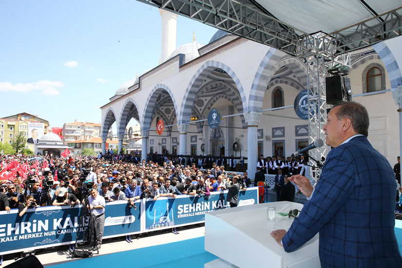 Profesorfacia's tweet photo. Cami avlusunda siyaset yapmak,
en kibar tabiriyle, "din tüccarlığıdır!" https://t.co/EwbshzWzZi