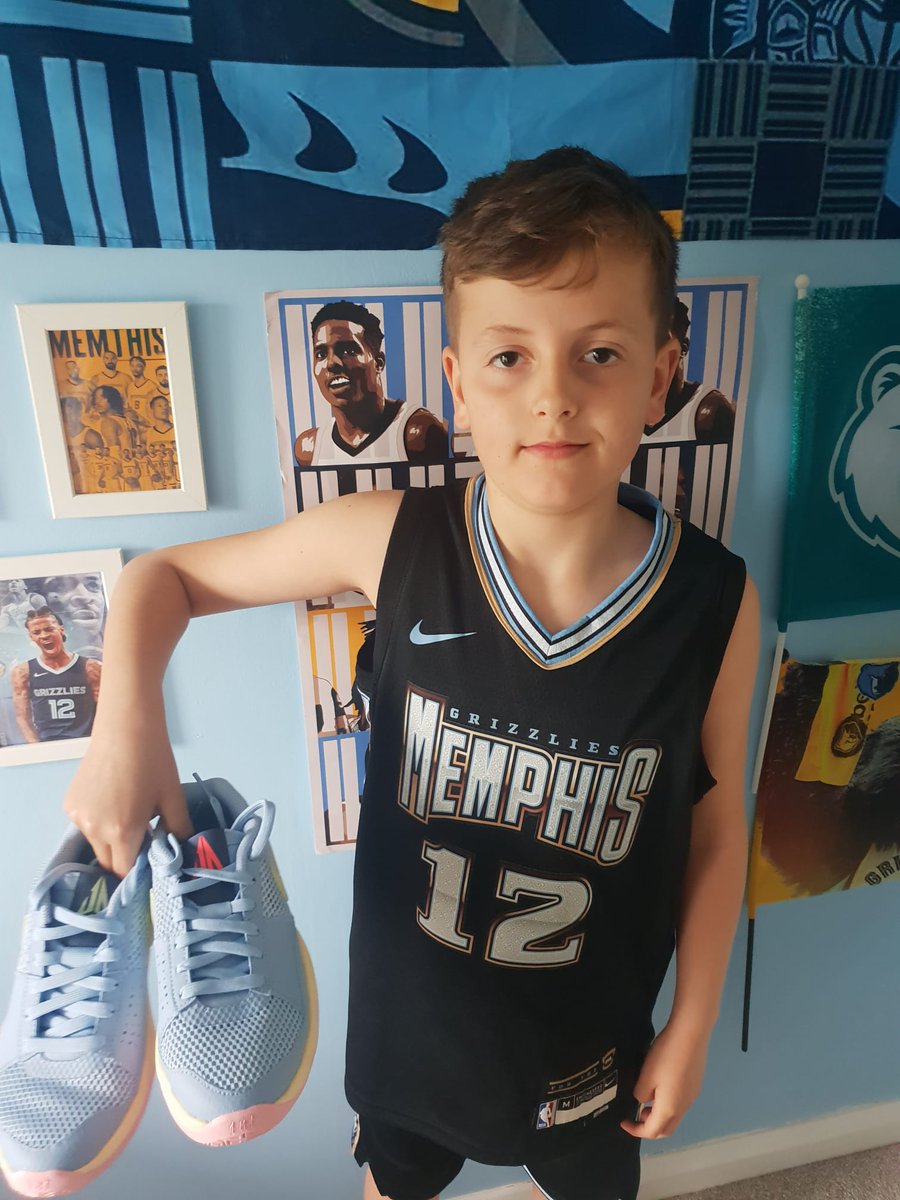 craig_fielder's tweet photo. Got one happy boy this morning!
Finally got the Ja 1s in England 🇬🇧 
@JaMorant https://t.co/EW4bCndv0D