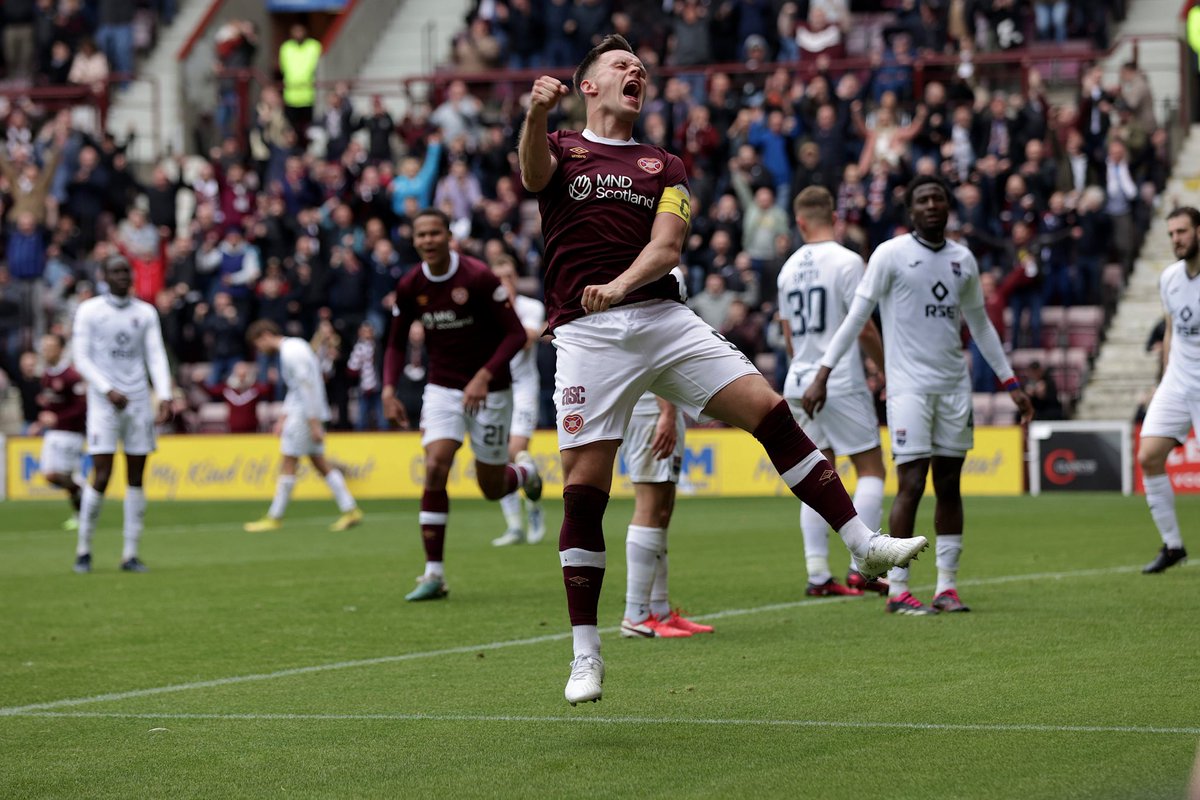 AaronFraser37's tweet photo. The Hearts go marching on 😍 #HMFC https://t.co/tpjkqqIUB1