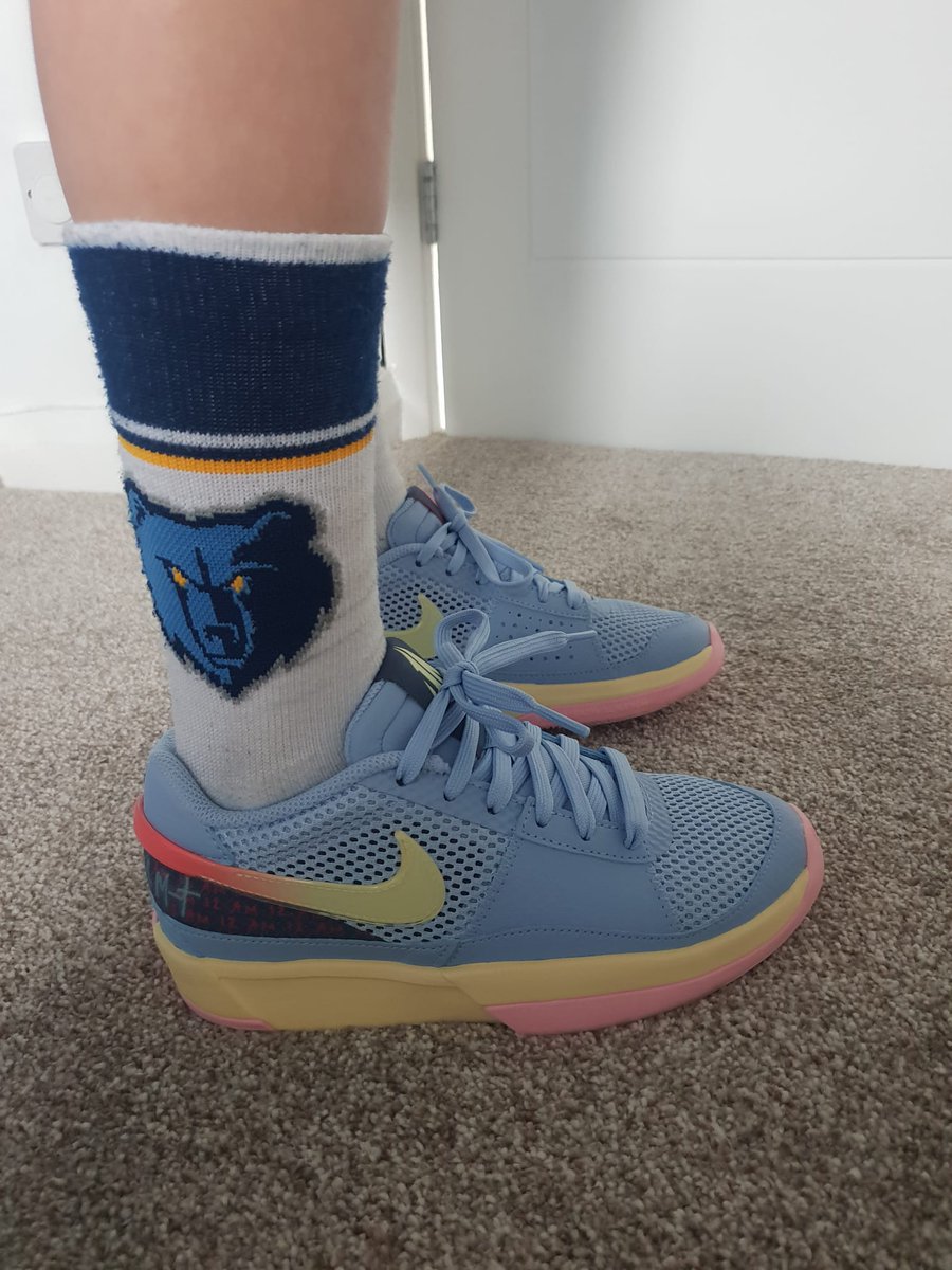 craig_fielder's tweet photo. Got one happy boy this morning!
Finally got the Ja 1s in England 🇬🇧 
@JaMorant https://t.co/EW4bCndv0D