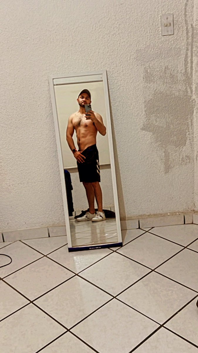 ericguerrero828's tweet photo. Sudado después de entrenar o bañado para irme a trabajar 
A o B ?? 🤔 https://t.co/bH2d3oNP7q