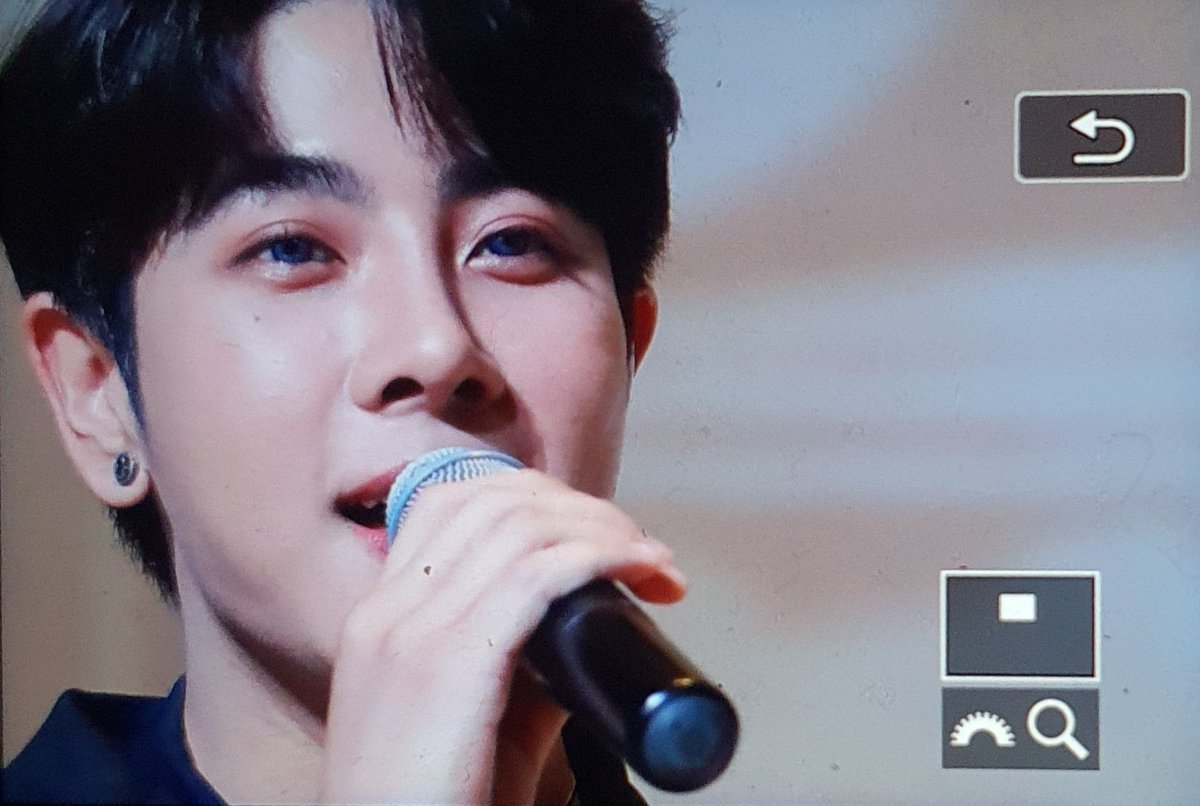 naruhodo54's tweet photo. 요정 발견!!!🥺🥺
#엇믹 #EarthPirapat #mixxiw 
#EarthMix #เอิร์ทมิกซ์ 
#GMMTVFANDAY3
#EMJDFandayxSEOUL https://t.co/XqyixFCI5D