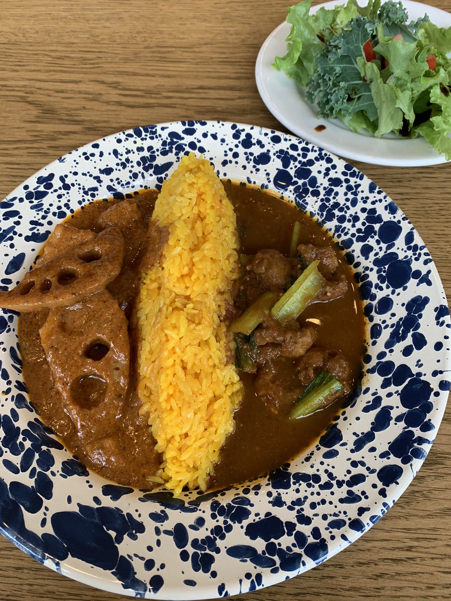 oomori_cafe's tweet photo. \\スタッフランチ情報//
#池上会館 1F「 #TryManyTimesClub 」のカフェスペース” #thymon “でランチ。チキンビンダルとバターポークの #合いがけカレー と #エスプレッソトニック を頂きました。美味いっ!これ以上の言葉はいりません(笑)是非是非お試しあれ。
今日もごちそうさまでした。 https://t.co/bSiCQLjLdW
