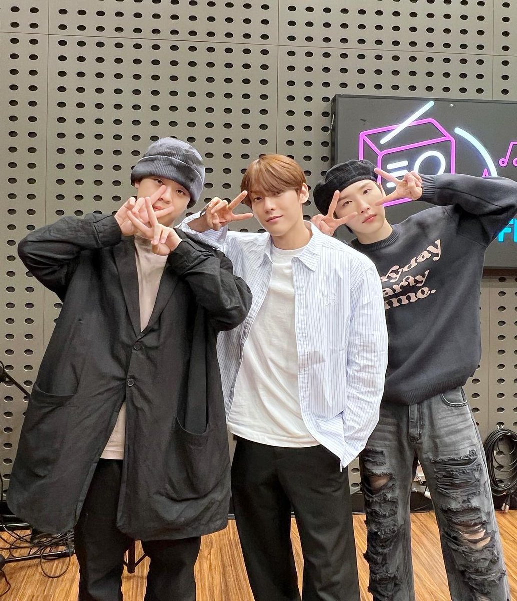AB6IXBrasil's tweet photo. [#IG|22.04.23] Atualização da BTOB Kiss The Radio no instagram com Woong.

🔗: https://t.co/t2CMnTeUYh…

#AB6IX #에이비식스 #전웅 #김동현 #박우진 #이대휘 @AB6IX @AB6IX_MEMBERS https://t.co/QYadkbk730