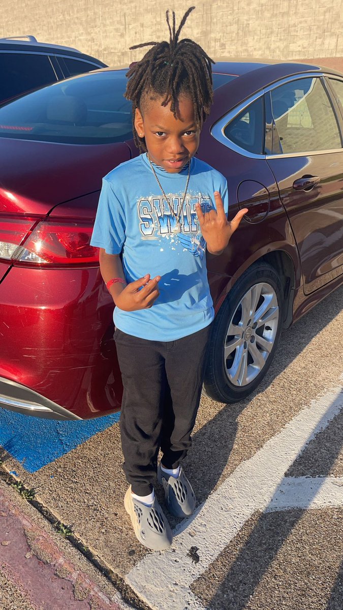 MommaHolly25's tweet image. Summer Track has officially started … New Year New Season New Age Group but 
Same Team Same Goal #RoadToJuniorOlympics 
#TheBlueTeam #DesotoSwift