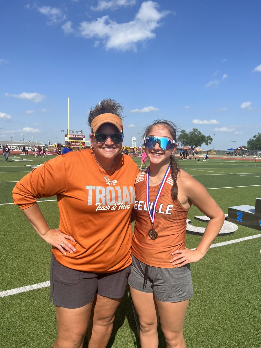 K_Mac_05's tweet photo. After placing 5th at District I was given the opportunity to jump at Area. And I can now say IM GOING TO REGIONALS!!! I also want to say amazing job to my relay team. We came out and competed every meet. Can’t wait for all of us to come back next year. #areatrack #triplejump #trackandfield