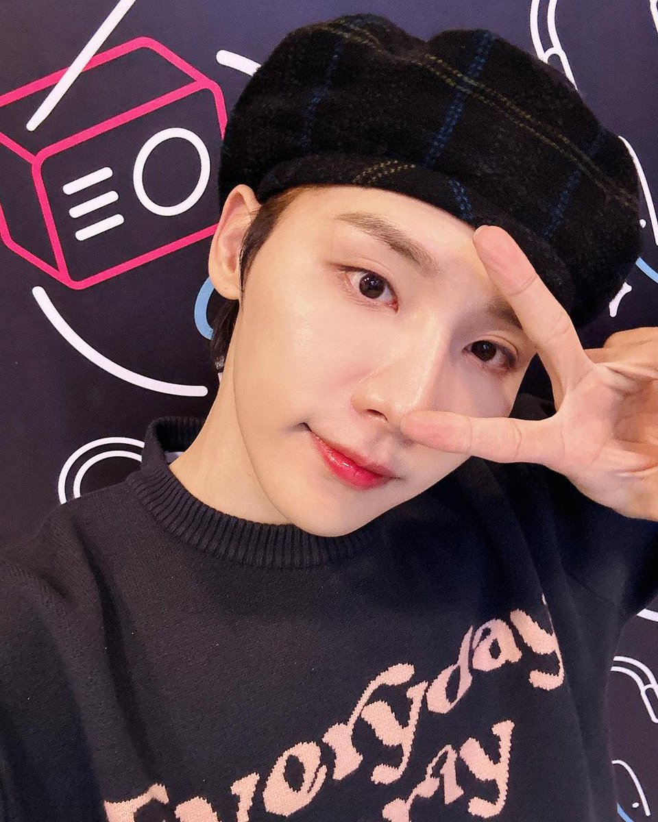 AB6IXBrasil's tweet photo. [#IG|22.04.23] Atualização da BTOB Kiss The Radio no instagram com Woong.

🔗: https://t.co/wecbkOQMwX…

#AB6IX #에이비식스 #전웅 #김동현 #박우진 #이대휘 @AB6IX @AB6IX_MEMBERS https://t.co/pBTFbM7Ar1
