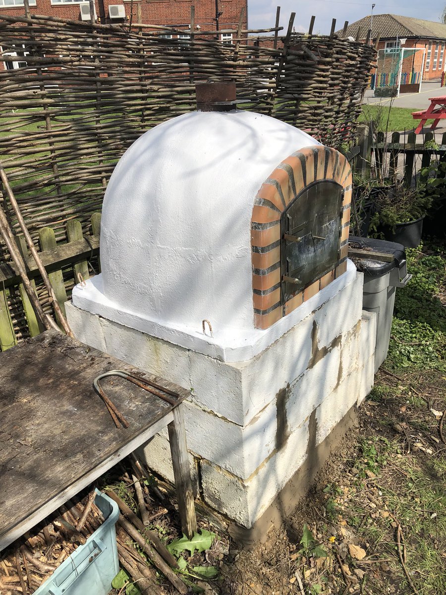 mvprimaryschool's tweet photo. The cold frames were cleaned out and the pizza oven had a fresh lick of paint. #groundsday https://t.co/L4IPTNiplK