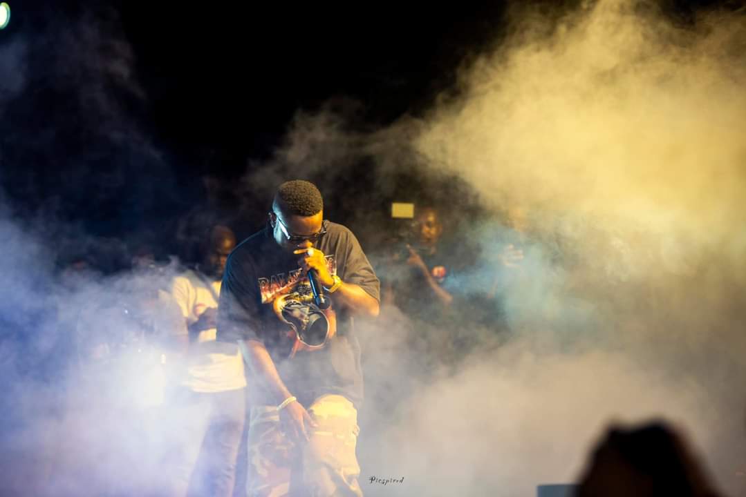 Odadee_Official's tweet photo. About Last Night at the Ɔdadeɛ Torch And Bonfire Night
THE LANDLORD SARKODIE @sarkodie on stage
#Odadee4Life
#PRESEC
#PRESECAt85
#PRESECBONFIRE23 https://t.co/Xfv8CJwzAQ