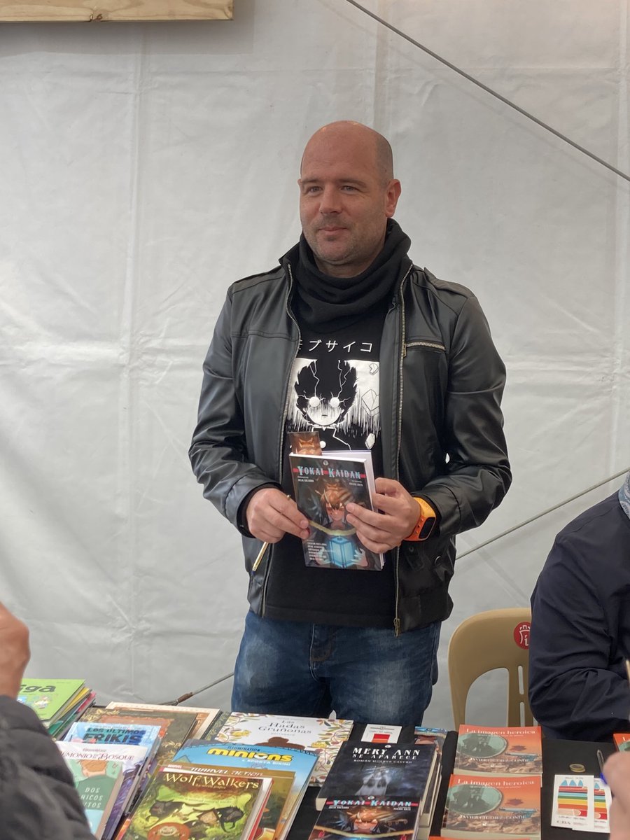 IBB219's tweet photo. #DiadelLibro2023 #Irun @RomanHuarte @EvaHuebra #JosuTorres #JavierGil @oskarbielkarte #Bidasoa https://t.co/eUQhv93Lji