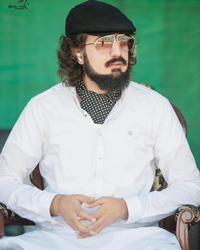 نہیں نگاہ میں منزل تو جستجو ہی سہی
نہیں وصال میسر تو آرزو ہی سہی
#HBDSahibzadaSultan422