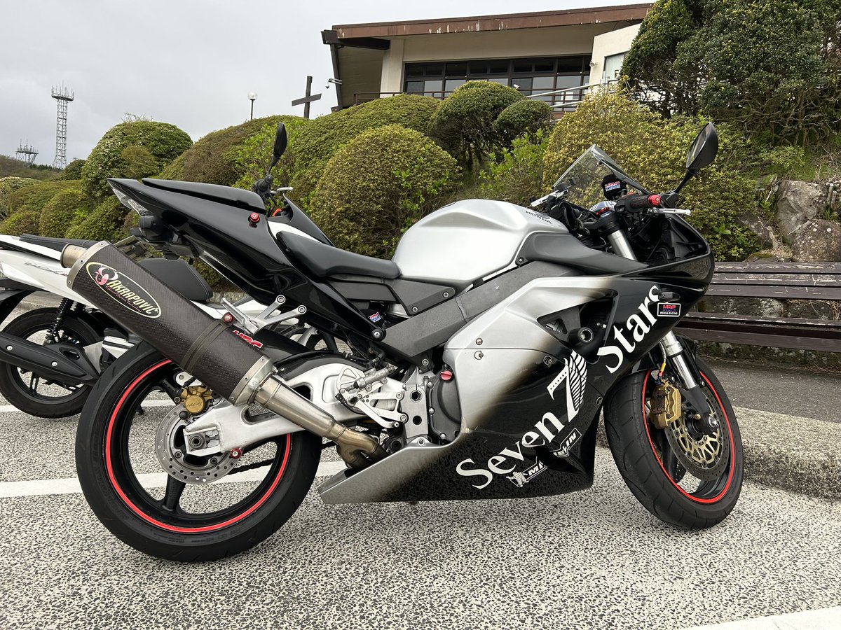 naoG_mc22's tweet photo. 本日のお品書き
由比ヶ浜〜西湘〜真鶴〜湯河原〜椿ライン〜大観山〜仙石原〜御殿場〜富士スピードウェイ〜山中湖〜道志〜都留〜宮ヶ瀬〜東名厚木〜帰還
油断してたら今日は寒かった!
走るのに精一杯でライダーさん沢山の場所に寄る余裕がありませんでした!
今日も相棒は素敵な一日をくれました
#SC50 https://t.co/ZzRevXt4KA