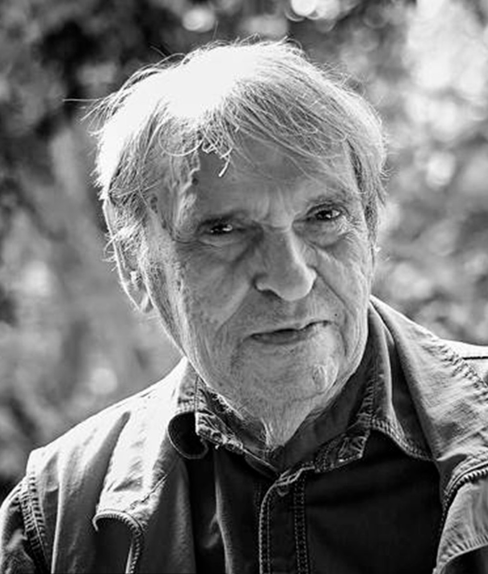 Nuestro Rafael Cadenas, premio Cervantes, un lujazo para nuestro gentilicio.
Todo un acontecimiento, y aquí, como si sólo fuese el paso del viento entre las hendijas de una ventana olvidada. Un país cruel.