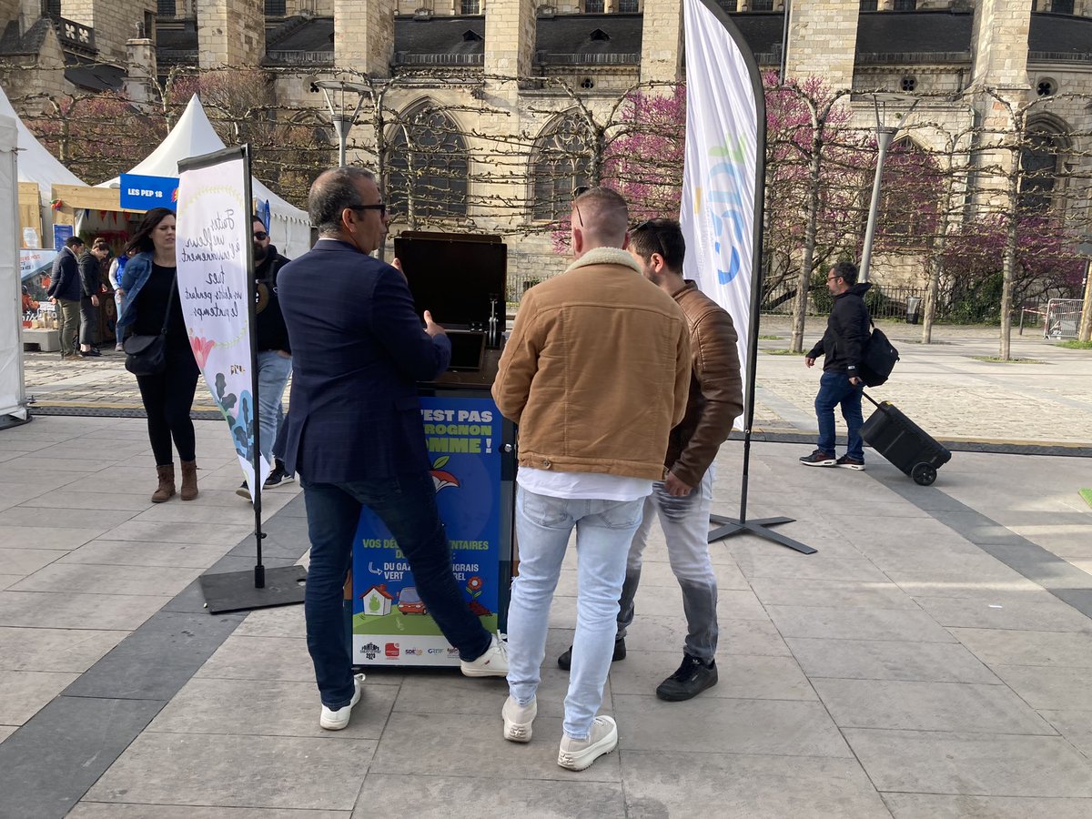 KatellCh's tweet photo. Journée mondiale de la terre
Au @PrintempsDB , les équipes #GRDF vous attendent pour vous expliquer nos actions en faveur de la transition énergétique ! Et vous aussi, participez à produire du #GazVert en triant vos biodéchets sur le festival !
#PDB23 https://t.co/PZAJ7HppwC