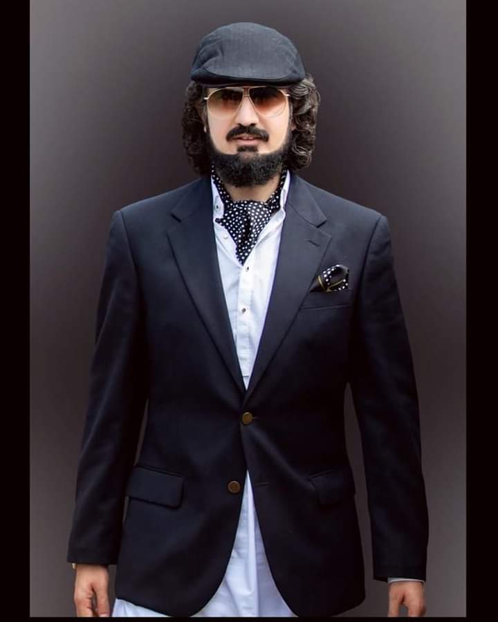 آج عید الفطر کی پُرنور ساعتیں بھی ہیں اور میرے سُطان کا یومِ ولادت بھی ہے۔اپنے سلطان کے یومِ ولادت بھی
واہ ! کیا عظمت و شوکت مرے سلطان کی ہے 
اب عیاں سب پہ لیاقت مرے سلطان کی ہے 
#HBDSahibzadaSultan422
                       🌹185🌹