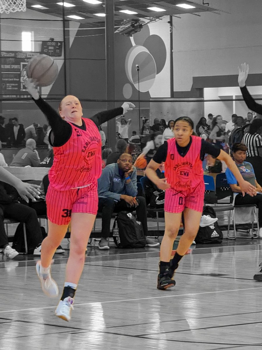 AveryRausch2's tweet photo. Day #1 is in the books and it was all about the defense. #blockcity #bigstops Can't wait for day two! @EWA_Basketball @PBRhoops @PreachaZo @M_Harrison12 https://t.co/XrgfTwajDi