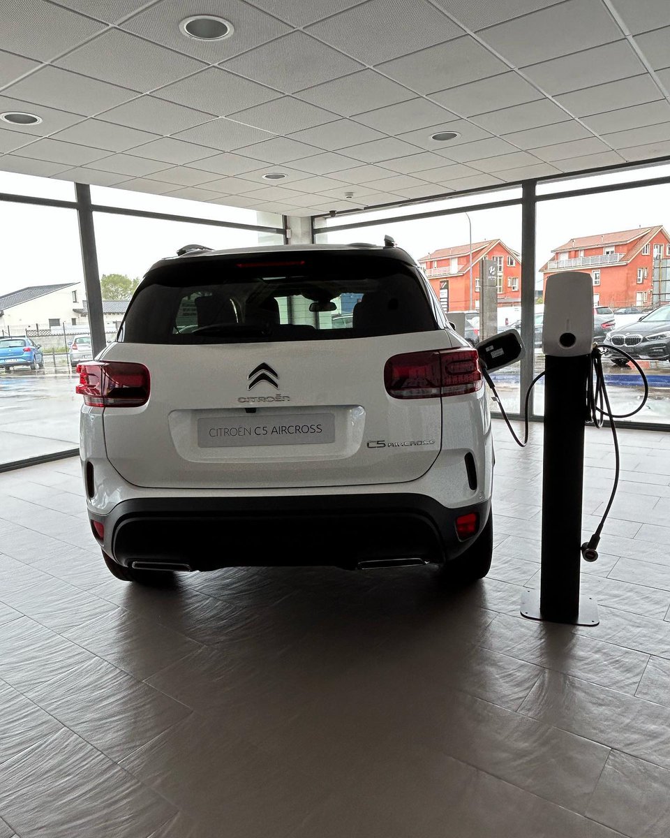 citova_riveira's tweet photo. 22 de abril día Internacional de la Madre Tierra🌍.

Citroën C5 Aircross Hybrid. 

¡Da el paso! Cámbiate a un híbrido o un eléctrico.

#citroen #diainternacional #nature #c5aircross #hybrid #planeta #22deabril #madretierra https://t.co/LbWvTlJDC0