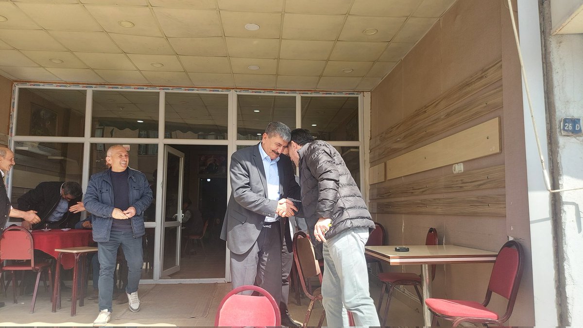 GemerekB's tweet photo. Gemerek Belediye Başkanımız Remzi KILIÇDAGI , Ramazan Bayramında Gemerek   çarşı esnafları ve  vatandaşların bayramlarını tebrik etti. https://t.co/4G9ane9SjN