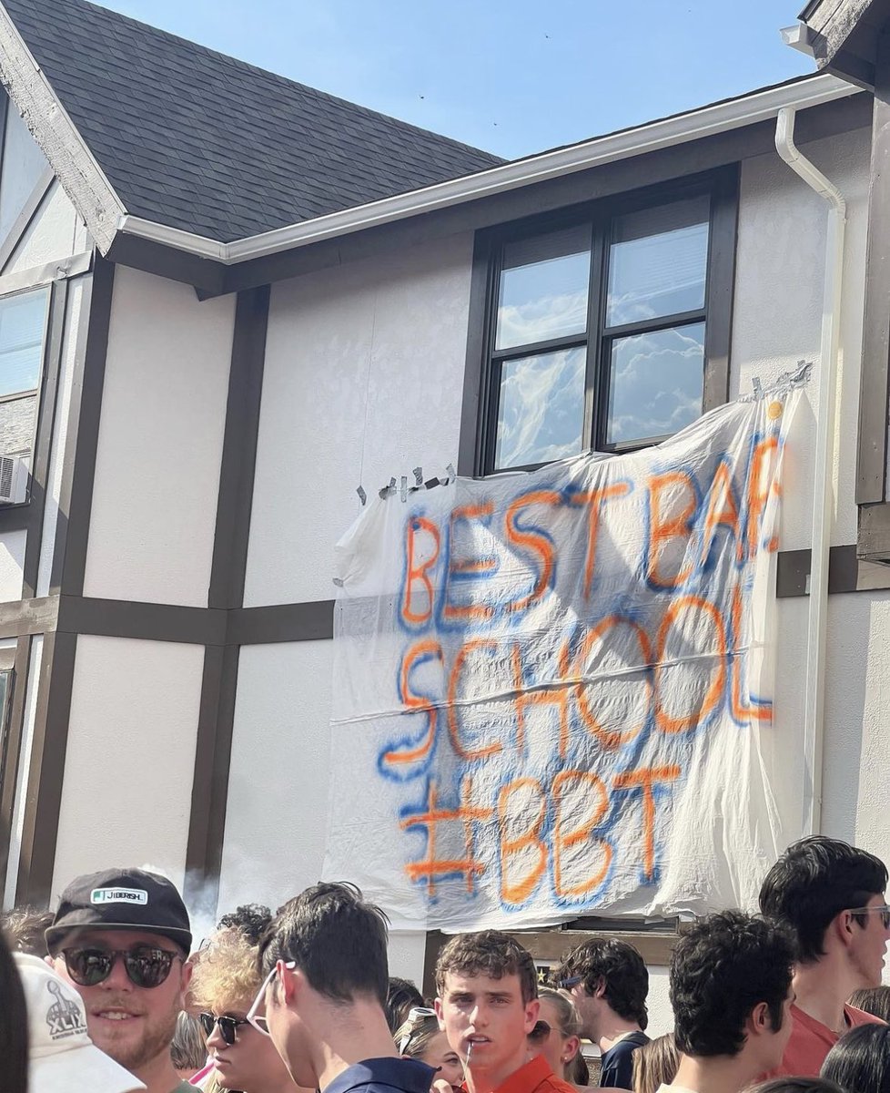 stoolpresidente's tweet photo. Thank you Syracuse!  @nooners https://t.co/Jn3L0MiPB1