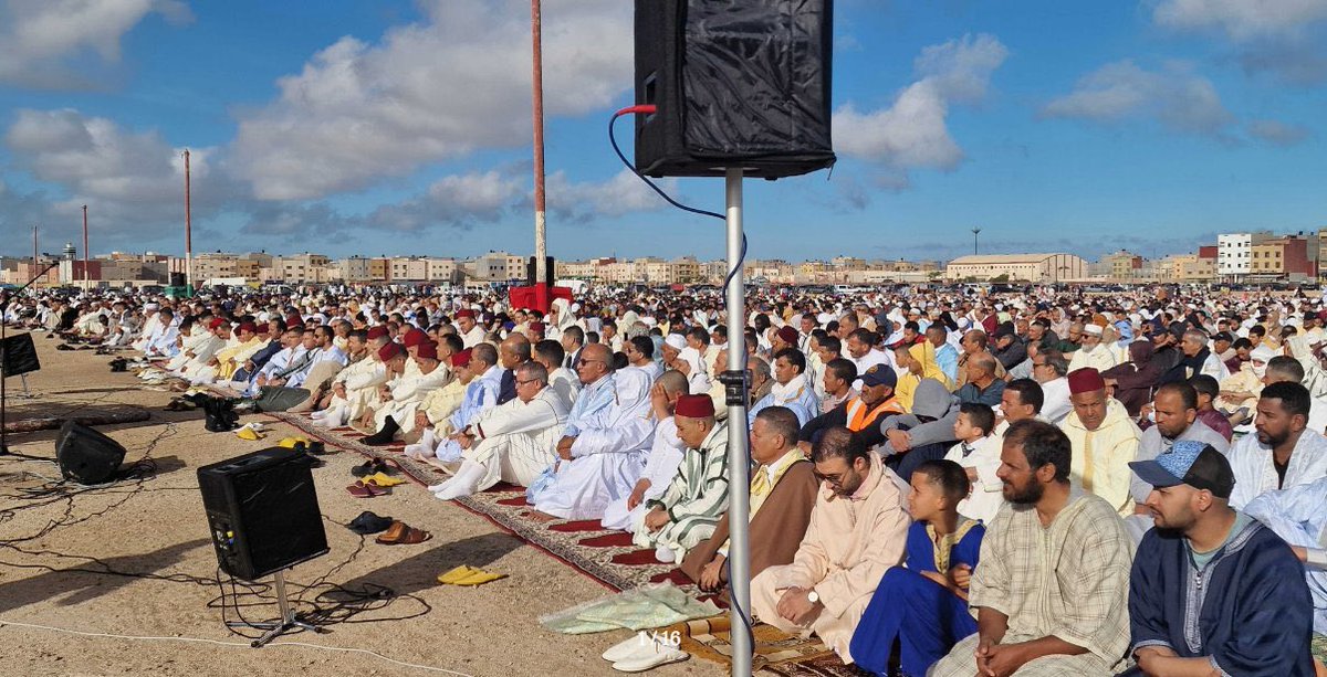 Tberguig's tweet photo. Prière de l’Aïd à Dakhla dans le Sahara 🇲🇦 https://t.co/pE5EiB9hPw