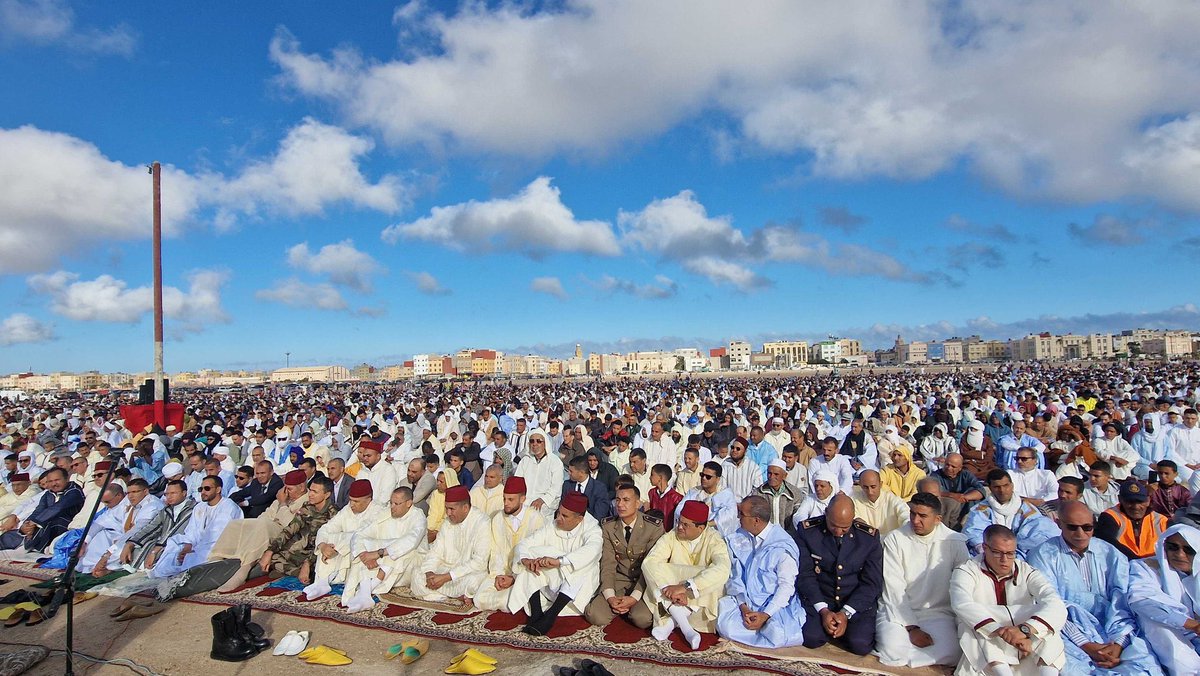 Tberguig's tweet photo. Prière de l’Aïd à Dakhla dans le Sahara 🇲🇦 https://t.co/pE5EiB9hPw