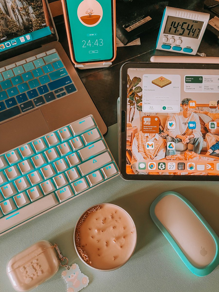 emcee_studies's tweet photo. My previous study setup in the condo.
#HernandoBar2023 #hernandobar #HernanDoIt #Bar2023 #BarReviewee #HernanDonuts #LawSchool #StudyArea #studytwtph https://t.co/PZTzom7mzb