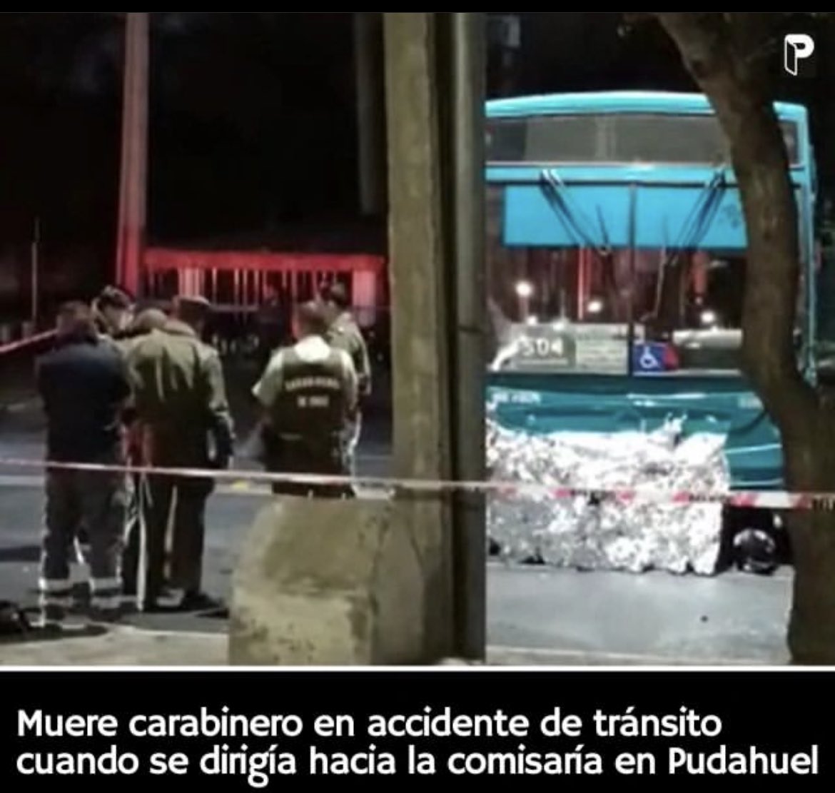 El_Rebelde1312's tweet photo. El bus se encuentra fuera de riesgo vital, el fiambre quedó paté 🙃 #ACAB #Transito #accidente #Paco #PacoMuerto #carabineros #Yuta #MuerteALaYuta #LeyDeProtecciónAlBus #Articulo1312 https://t.co/h1xFF9FPPu