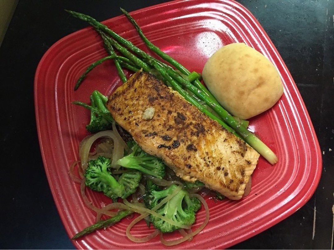 Eat13Bones's tweet photo. 😃 Happy Saturday, y'all! Dine in, or order to-go! Call 336-786-1313 or 336-719-0486 - Order online at https://t.co/eFoQKvFmAU or https://t.co/gyPZ5HKccO! - #13Bones #MountAiry #surrycounty https://t.co/TFPioqbQf8