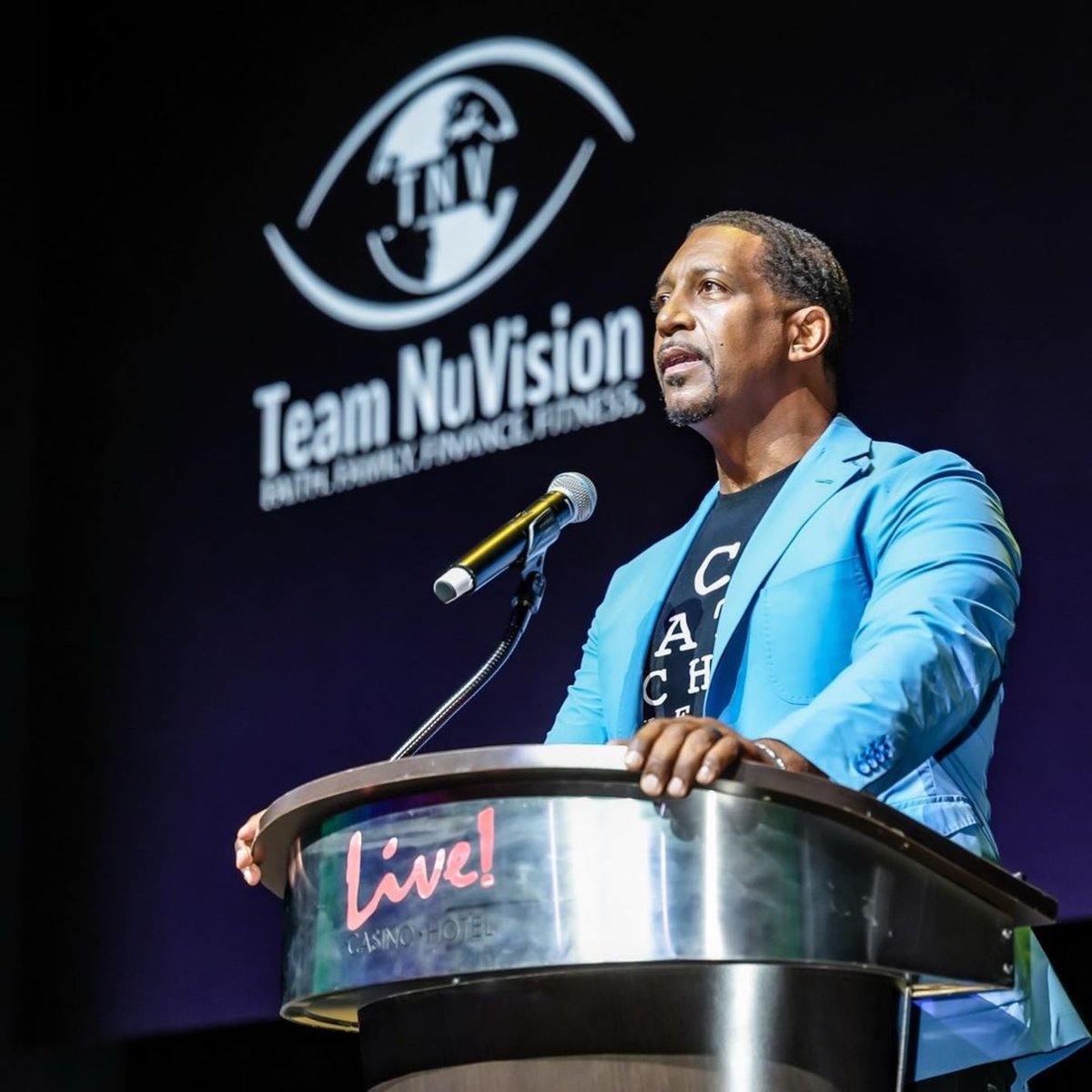 TheRealSelfTalk's tweet photo. Choose those who choose you.  
It’s so much easier to run with 100’s who want to run too rather than carry one person across the finish line. 
Blessed to have a family who chooses me just as much as I choose them!  

Join the TNV family in Vegas in June!! https://t.co/QGL0J87XKJ https://t.co/Ul5ZgkeDbH