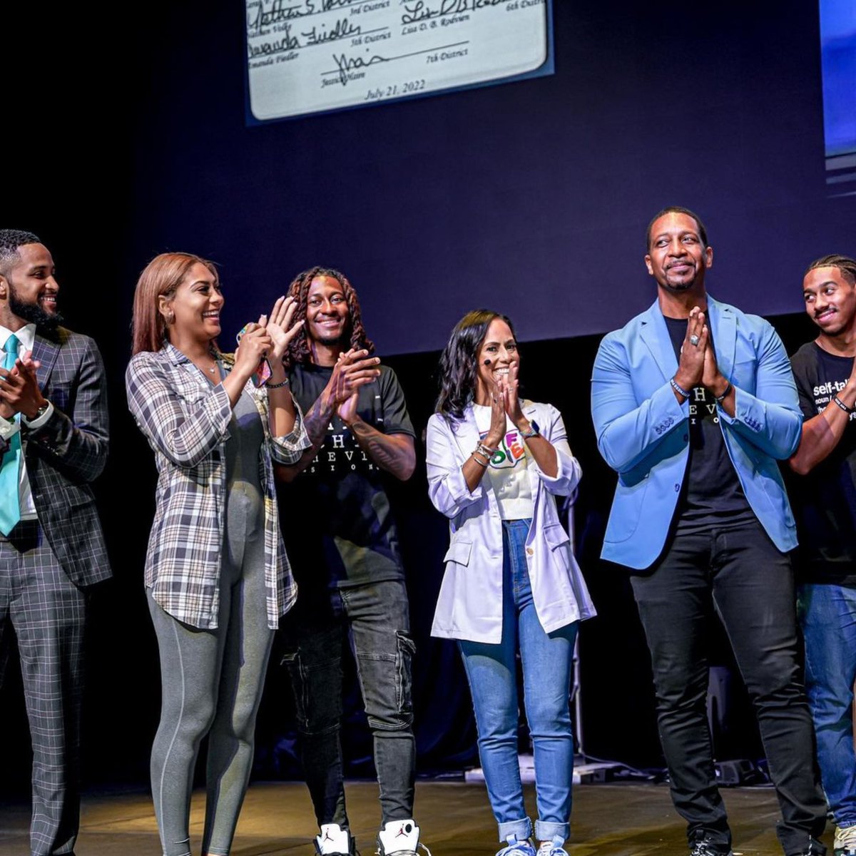 TheRealSelfTalk's tweet photo. Choose those who choose you.  
It’s so much easier to run with 100’s who want to run too rather than carry one person across the finish line. 
Blessed to have a family who chooses me just as much as I choose them!  

Join the TNV family in Vegas in June!! https://t.co/QGL0J87XKJ https://t.co/Ul5ZgkeDbH
