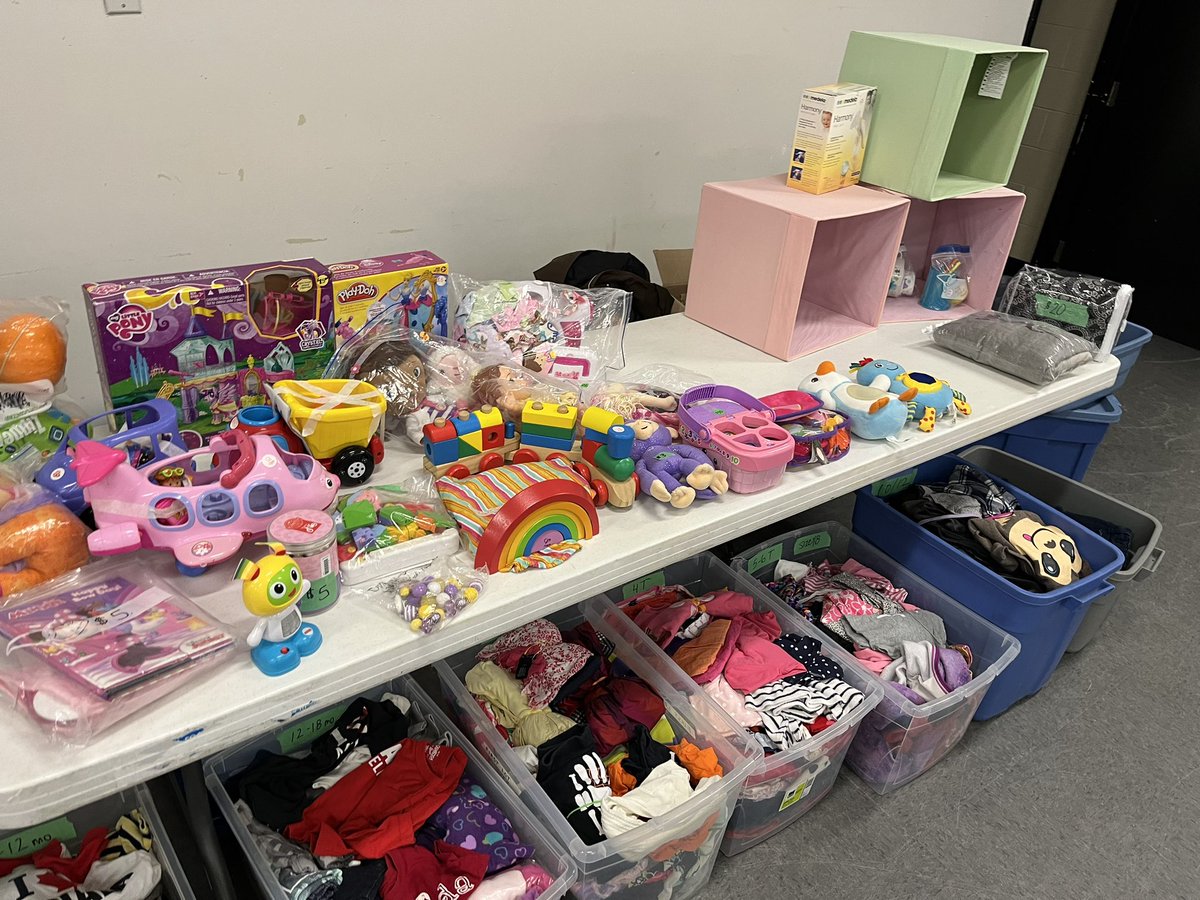 RoblinParkCC's tweet photo. TODAY! We’re hosting a used toy, clothing and sports gear sale from 9am-2pm at Roblin Park at 640 Pepperloaf Crescent. https://t.co/gWeihzJuIt https://t.co/goptknnSNI