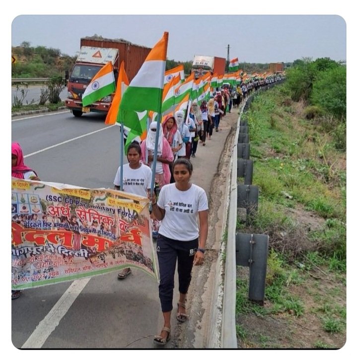 KHEMSIN60226595's tweet photo. भाई चुनाव आ रहा है 2024 का माननीय मोदी और अमित शाह जी रैली करेंगे।
पार्टी के पदाधिकारी घर-घर जाकर वोट मांगेंगे 
इनसे आपका और हमारा एक ही प्रश्न होगा 
मोदी और अमित शाह जी का मौन तुडवाओ
सड़क पर भटकते SSCGD2018 के आल मेडीकल फिट युवाओ को ज्वाइनिंग दिलवाओ
उसके वाद वोट पाओ।
जय हिंद https://t.co/Pe2LxHPLFo