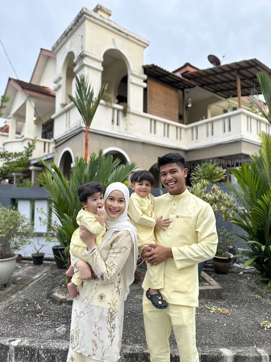 EyraHazali21's tweet photo. Mat Ri Ye 🌙🤍💛 https://t.co/wwgJ5vx8vP