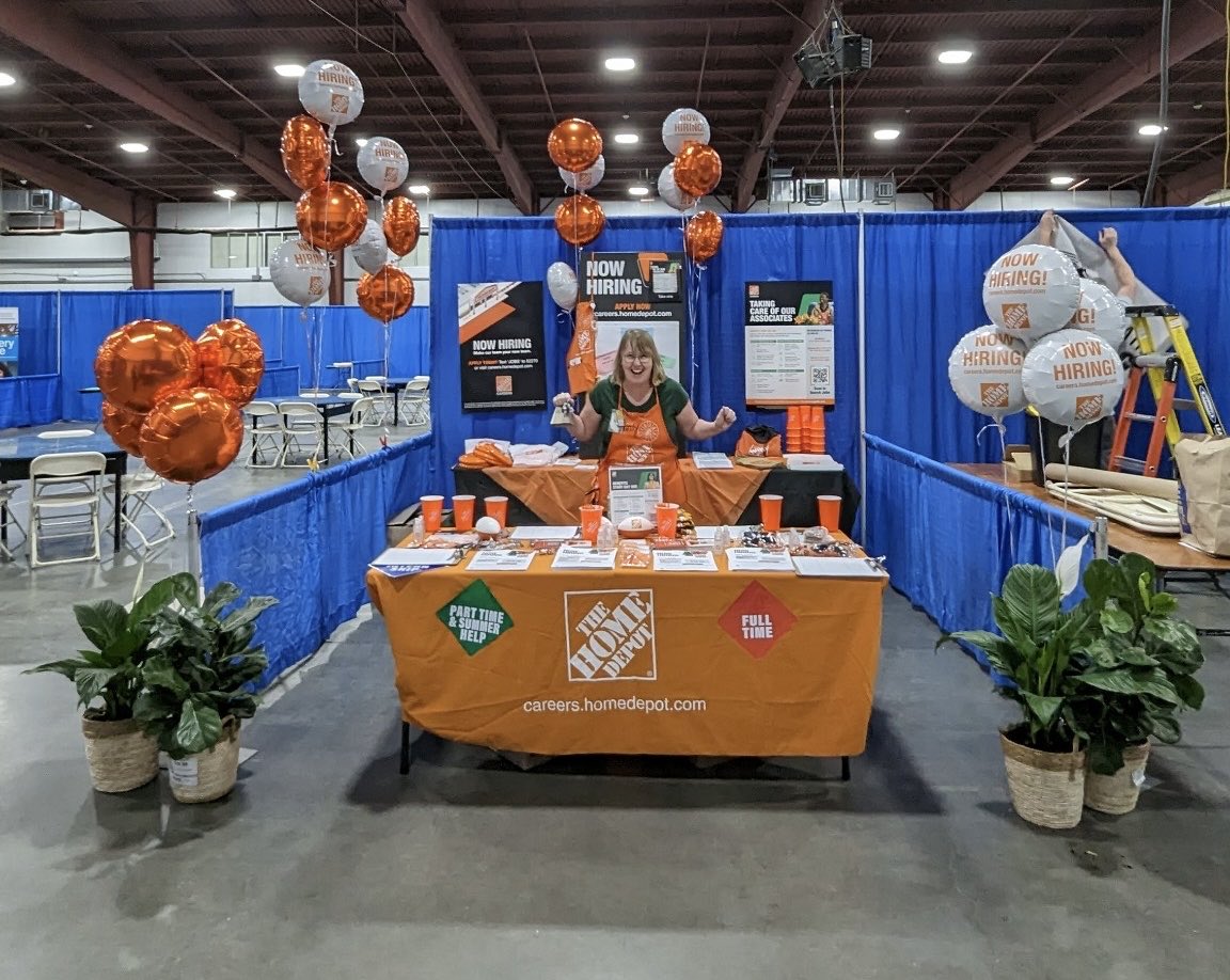 whipplenh's tweet photo. Three awesome job fairs this week! Great representation from Team #3488 Keene, NH and Team #4501 Williston, VT! #NowHiring #ChamplainValleyExpo #Boys&amp;GirlsClub #MonadnockHighSchool https://t.co/VsM2fiHpc8