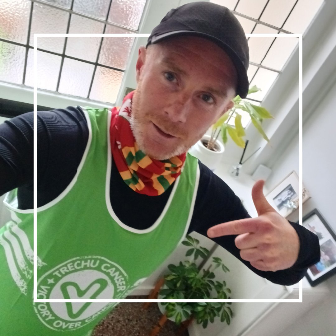 Velindre's tweet photo. We are sending heaps of GOOD LUCK to our #TeamVelindre London Marathon runners ahead of tomorrow! 🤞🍀

If you are representing Velindre in this epic event, please take a photo and tag us in your finish-line celebrations 📸

GOOD LUCK! #LondonMarathon #WeRunTogether https://t.co/98P6iYW7Fu