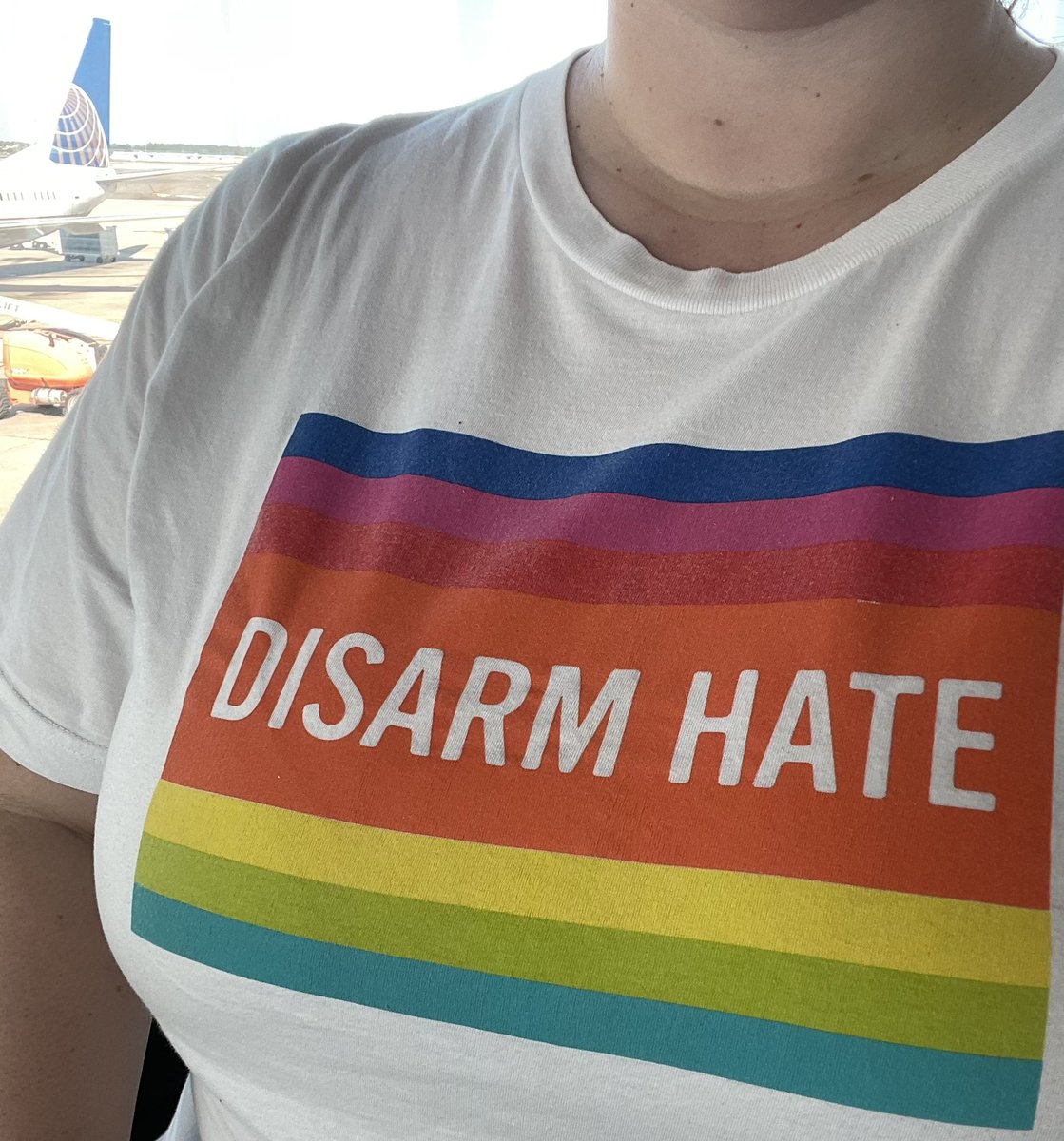 Obvious wardrobe choice when you’re flying out of FL. So many amazing FL @MomsDemand volunteers are demanding gun safety in a state where entire communities of people are being targeted by the GOP for simply existing. #KeepGoing #DisarmHate #SayGay #Flapol