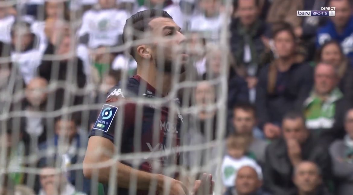 lnstantFoot's tweet photo. Buteur cet après-midi face à Saint-Étienne, Georges Mikautadze a célébré en faisant un 6️⃣9️⃣ devant les supporters de Geoffroy Guichard ! 😭

L’attaquant géorgien, actuel meilleur buteur de Ligue 2, est passé par l’OL en catégories de jeunes ! 👊🏽🔴🔵 https://t.co/cLQpXMQAMf