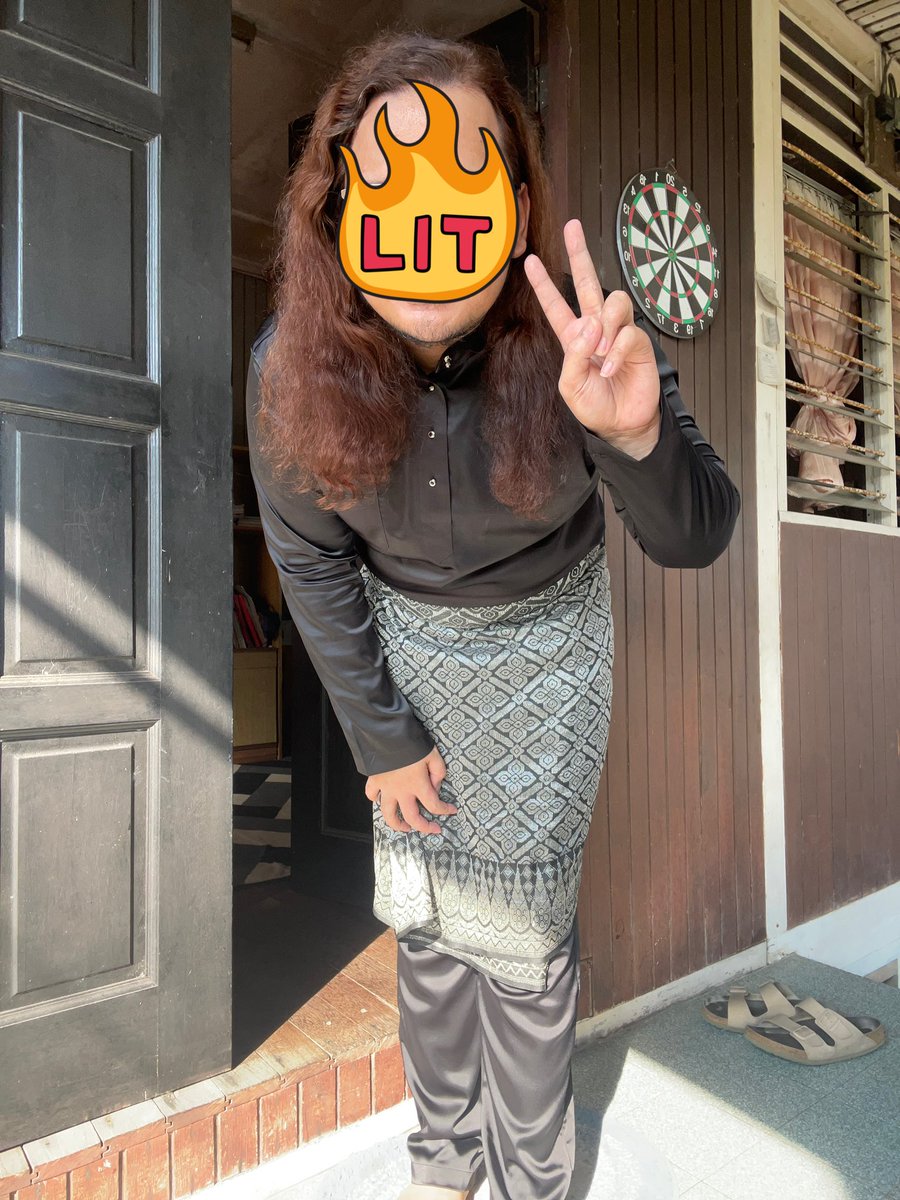 BNerdy13's tweet photo. Baru sempat nak buka phone malam ni. Busy raya dan gossip. Anyway ada ke lagi #TeamHitam tahun ni?
#SHRMZB https://t.co/5UauGtSEK9