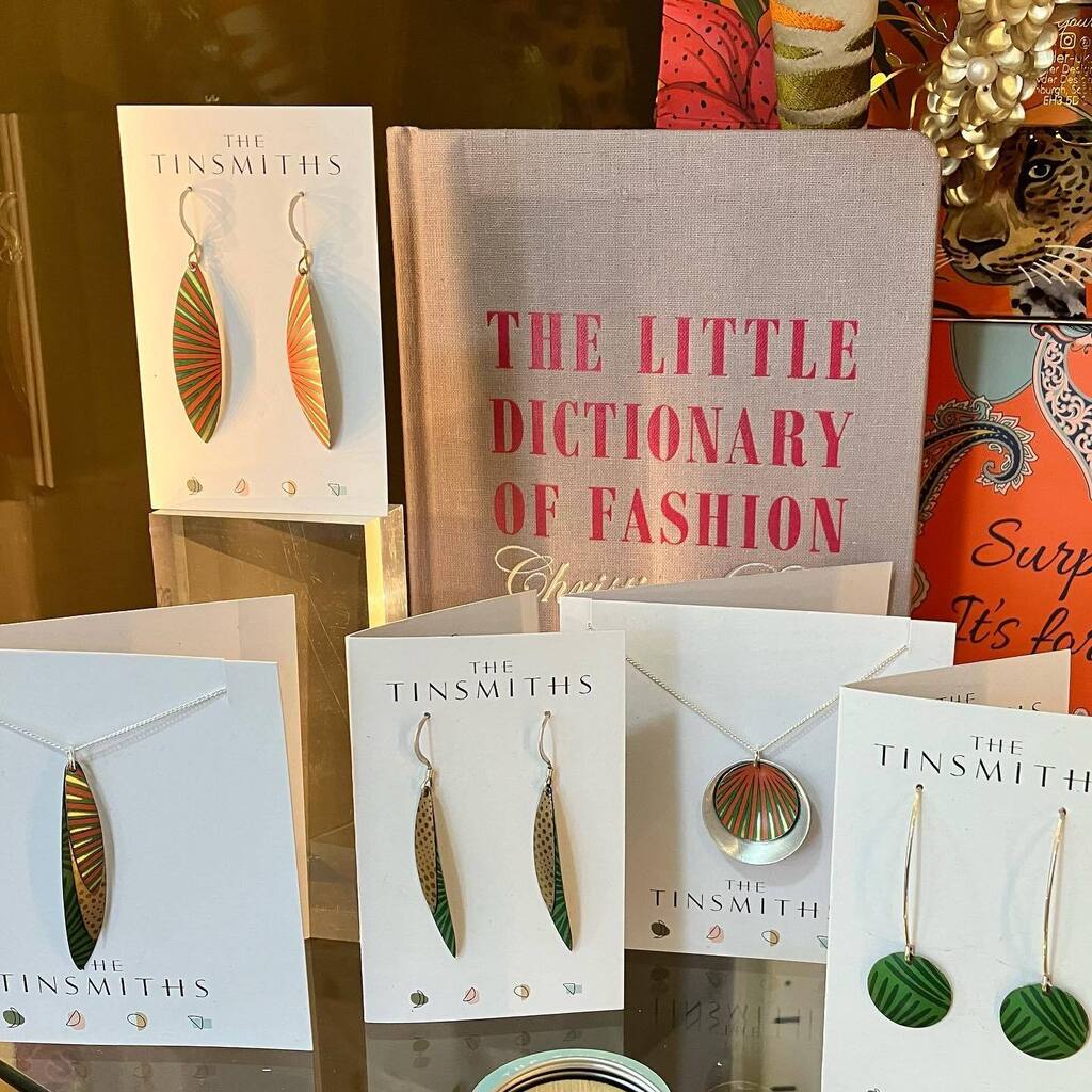 onebrowncow's tweet photo. Introducing the Summer Palm range from The Tinsmiths eco friendly jewellery handmade in North Wales.

Made from sustainably sourced Sterling Silver and upcycle discarded and repurposed tins and aluminium.

Prices range from £22 - £35.00
With gift box

#o… https://t.co/iAOJ1R2R8L https://t.co/a1PoUoAerw